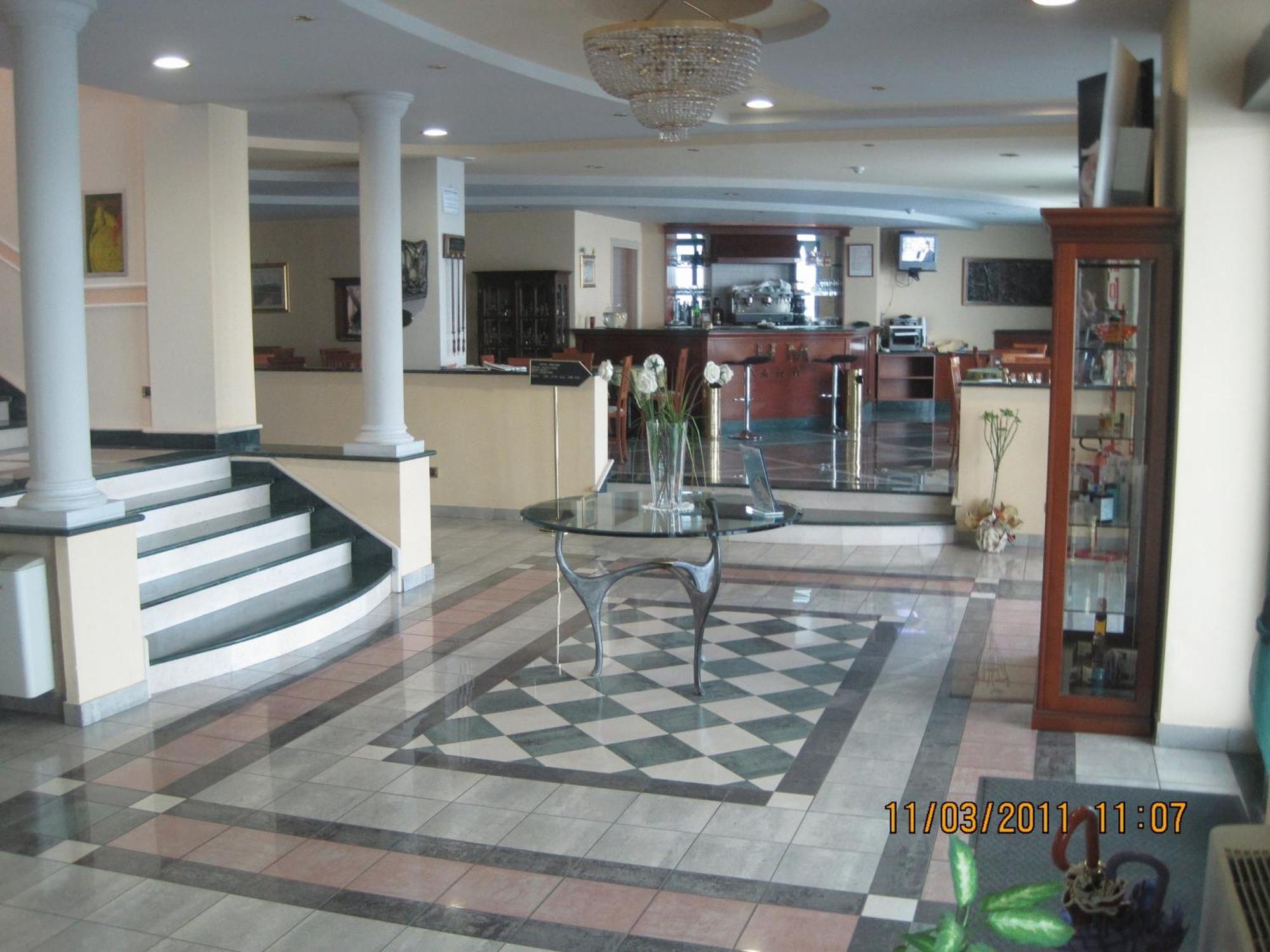 Hotel Malaga Авеллино Экстерьер фото