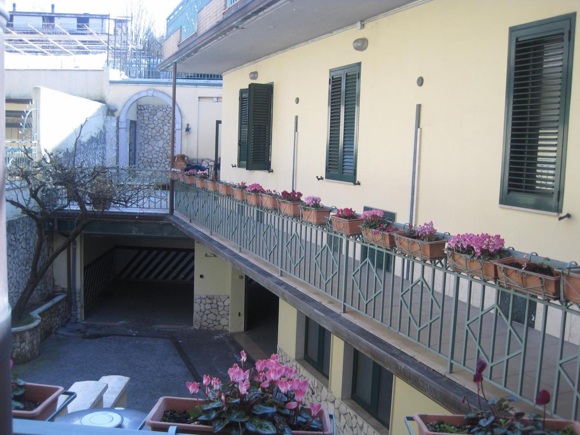 Hotel Malaga Авеллино Экстерьер фото