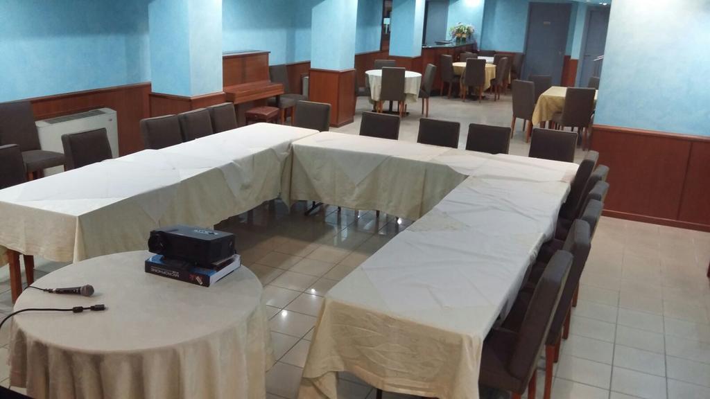 Hotel Malaga Авеллино Экстерьер фото