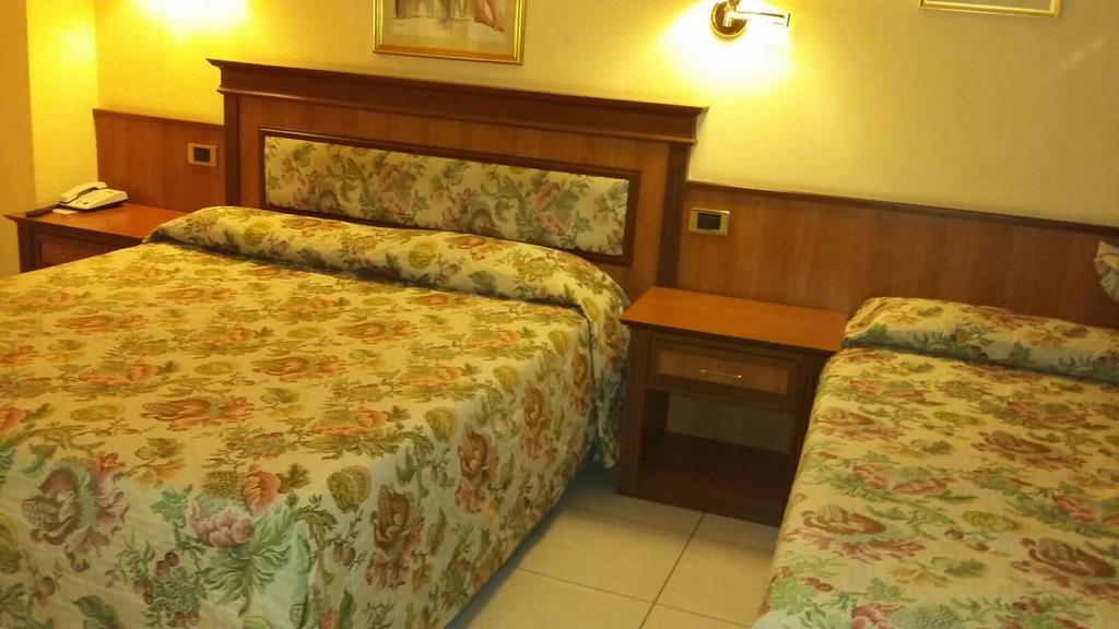 Hotel Malaga Авеллино Экстерьер фото