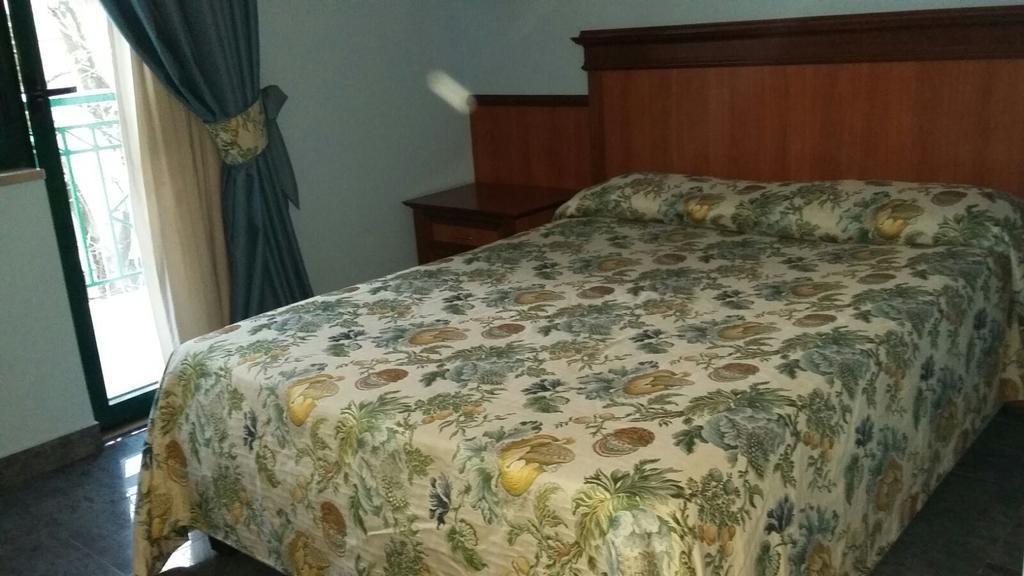Hotel Malaga Авеллино Экстерьер фото