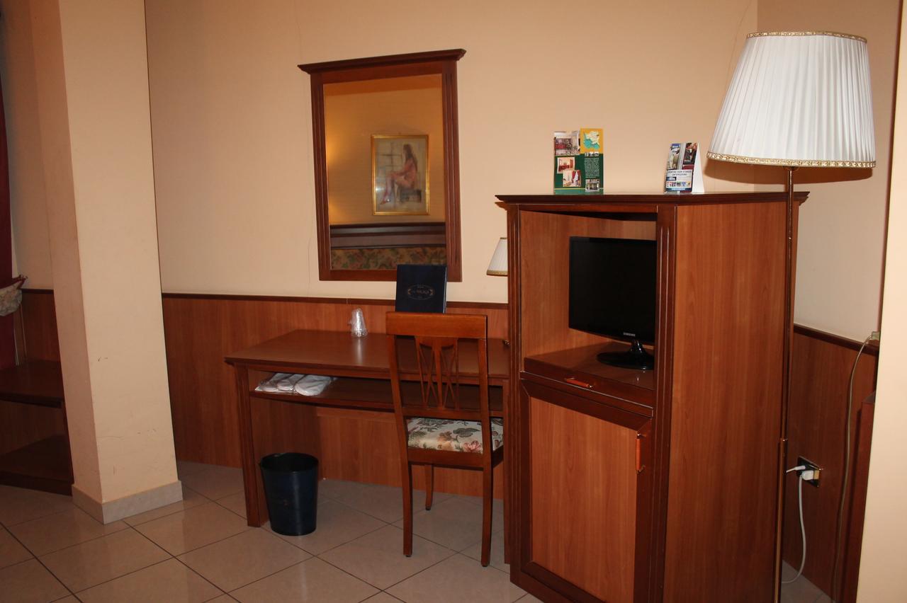 Hotel Malaga Авеллино Экстерьер фото