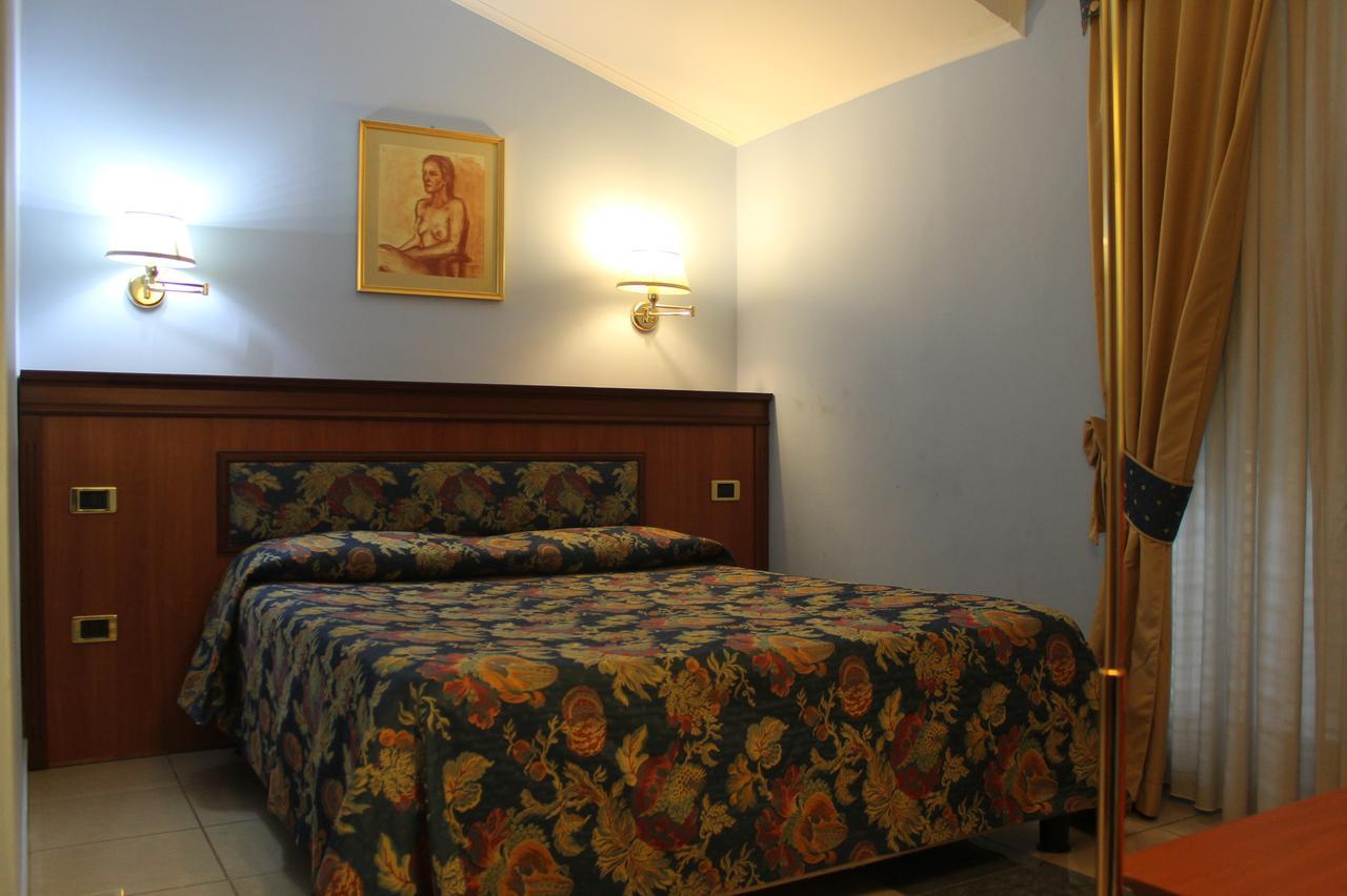 Hotel Malaga Авеллино Экстерьер фото