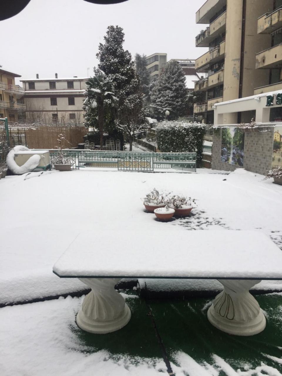 Hotel Malaga Авеллино Экстерьер фото