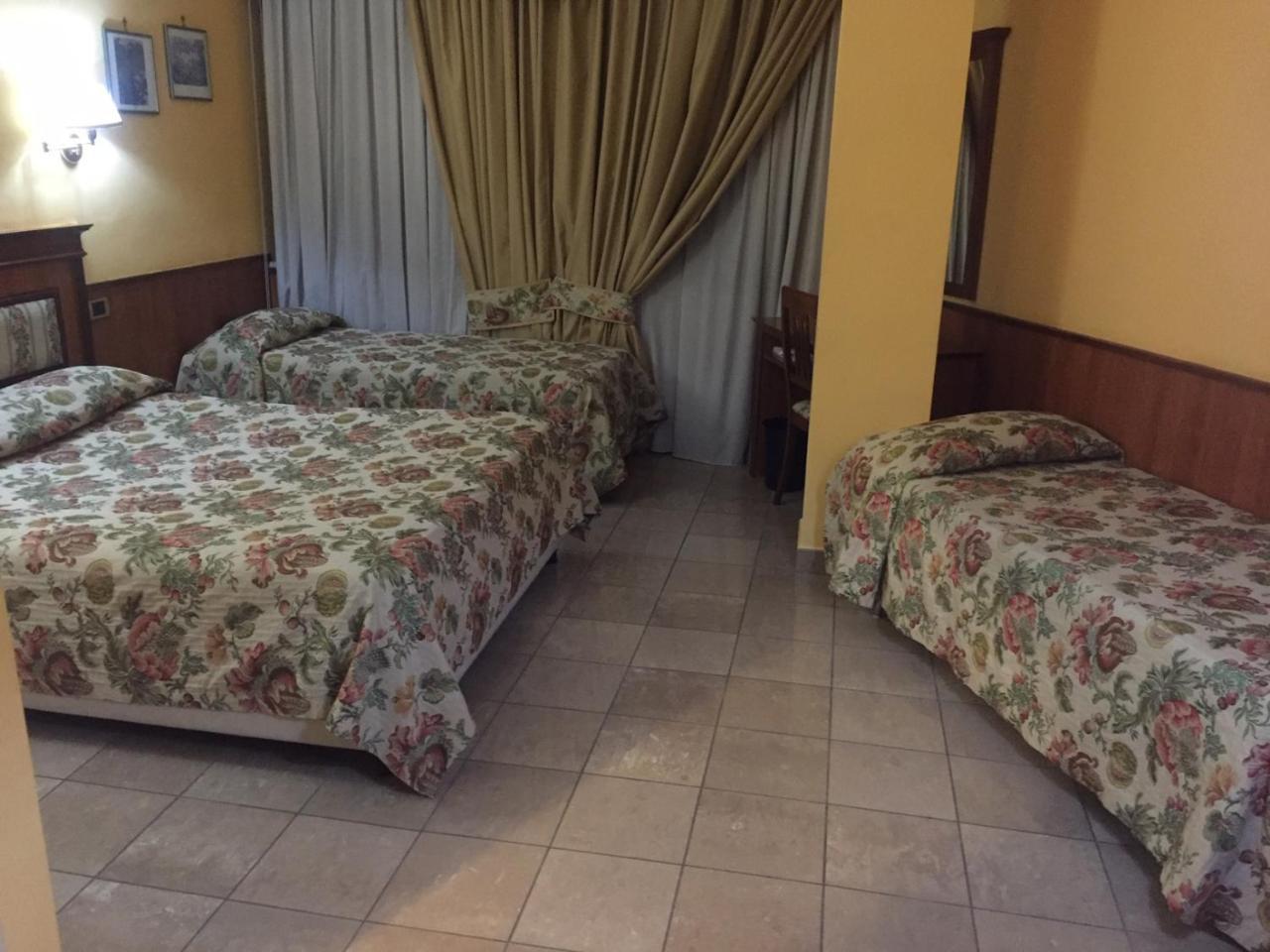 Hotel Malaga Авеллино Экстерьер фото