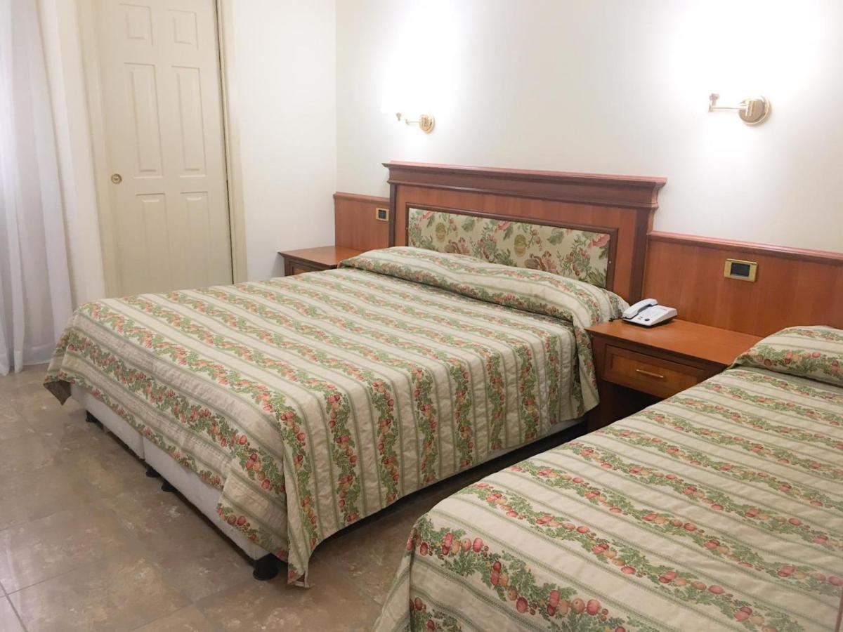 Hotel Malaga Авеллино Экстерьер фото