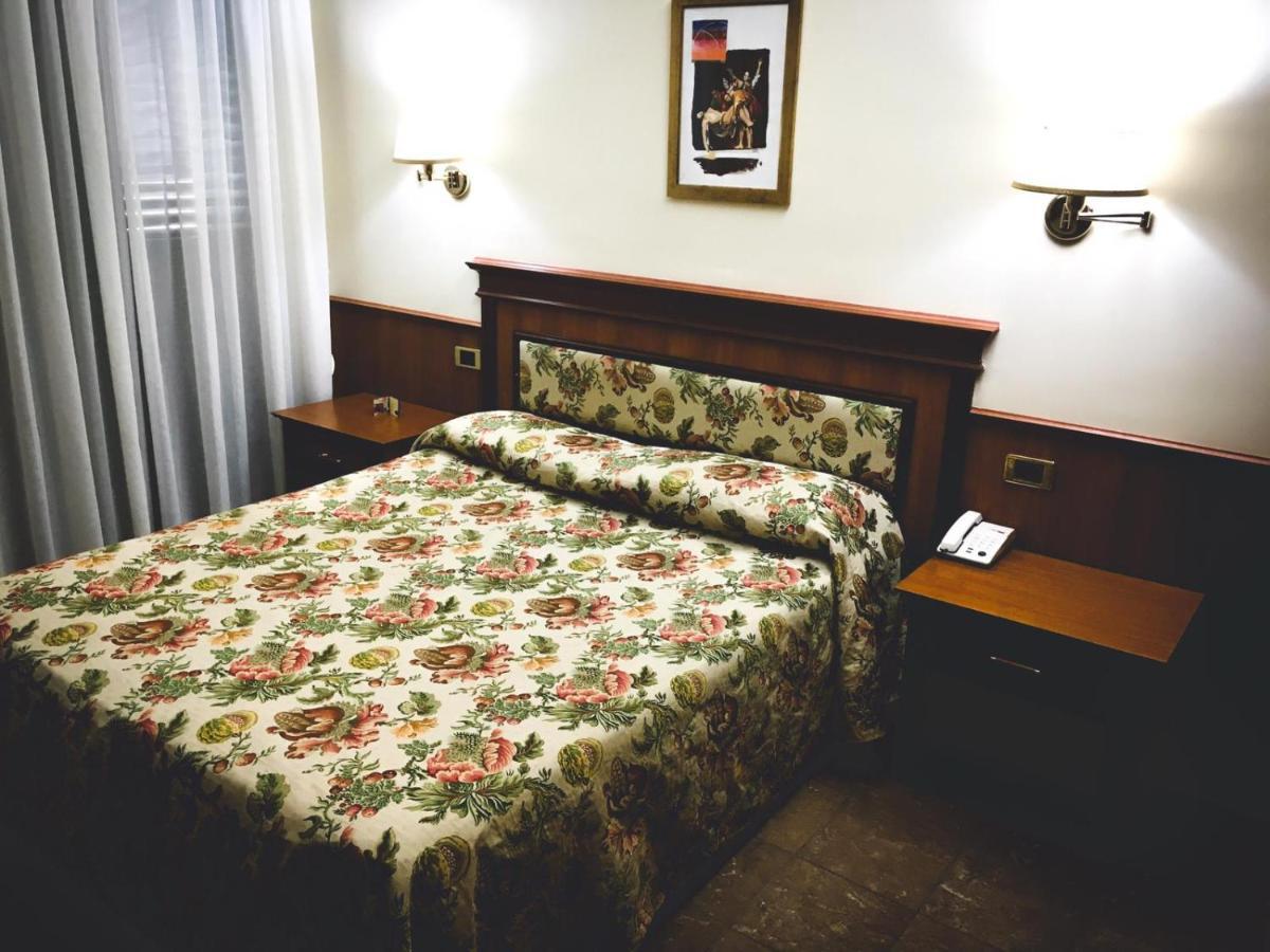 Hotel Malaga Авеллино Экстерьер фото