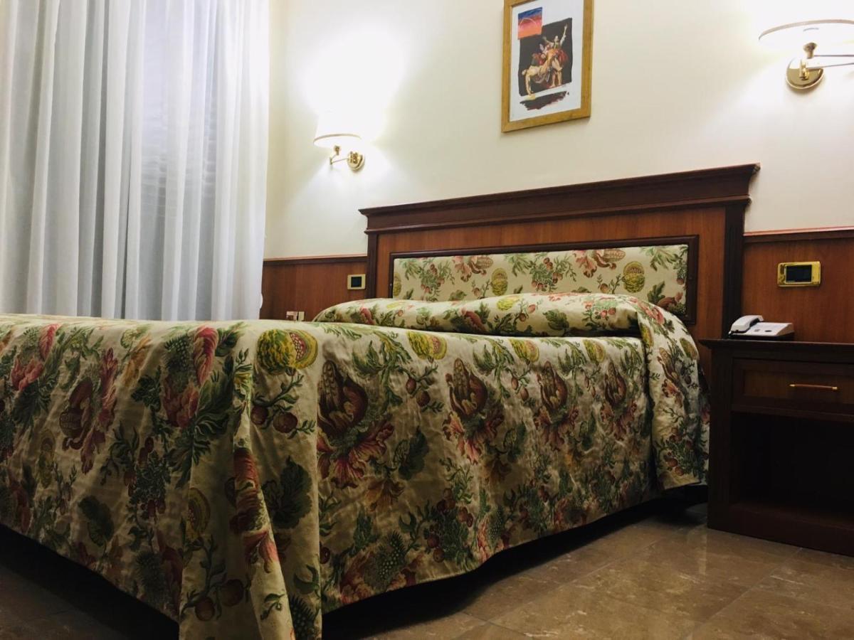 Hotel Malaga Авеллино Экстерьер фото