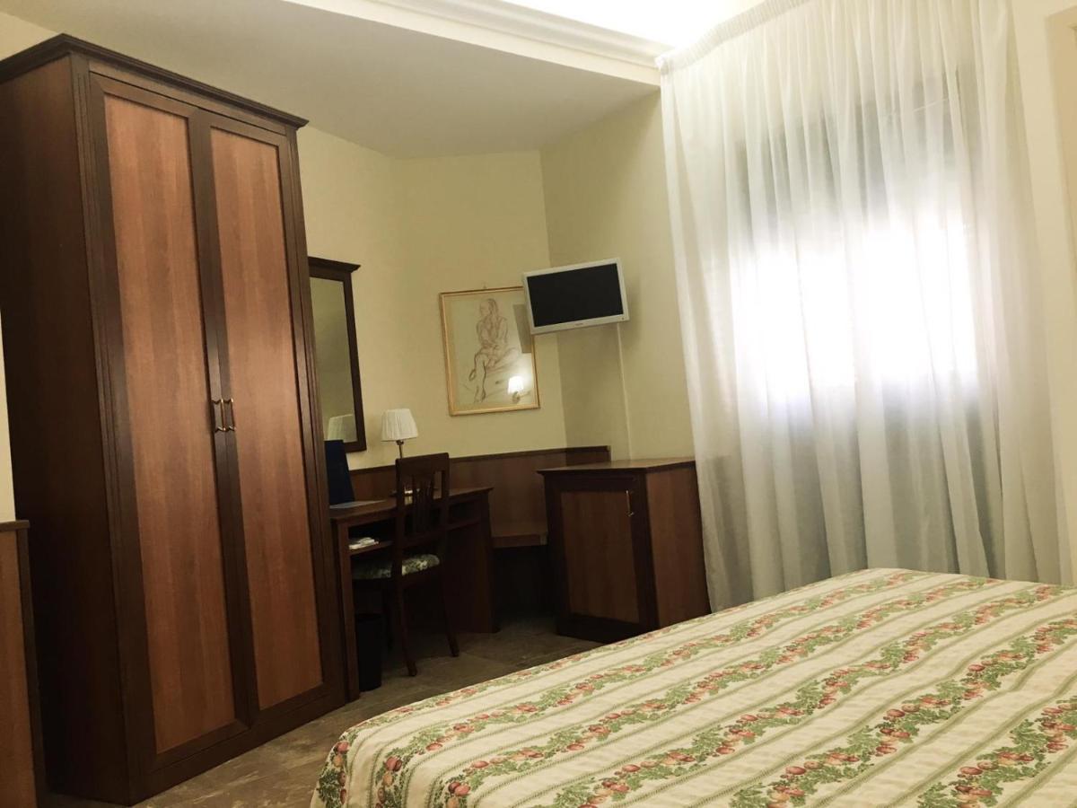 Hotel Malaga Авеллино Экстерьер фото